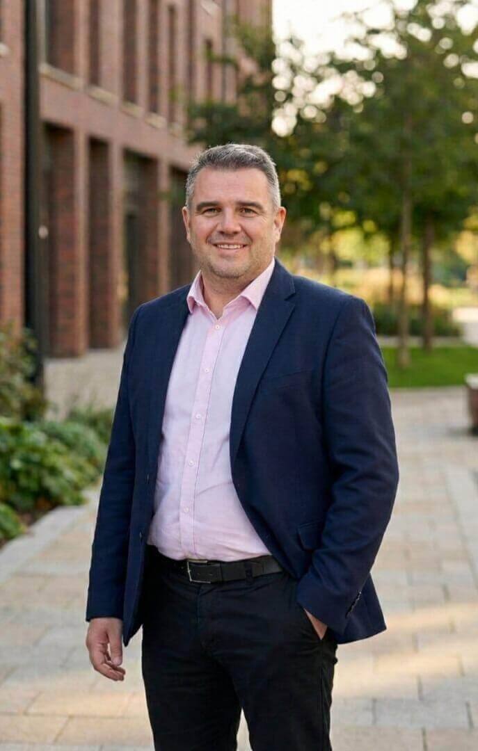 Wojciech Zieliński - Transformation Strategy, Interim Management, Software Engineering, SDLC, Agile, SAFe, ITSM, Governance, How to scale engineering teams, Bridging the gap between CTO and CEO expectations, Transitioning from legacy SDLC to Agile